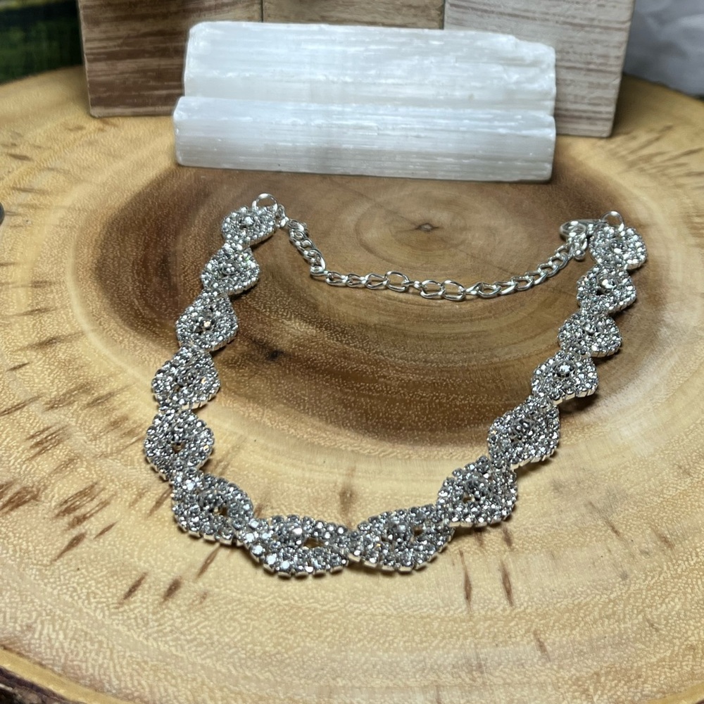 VTG| Rhinestone Crystal Twisted Necklace ✨🤍 - Picture 10 of 15
